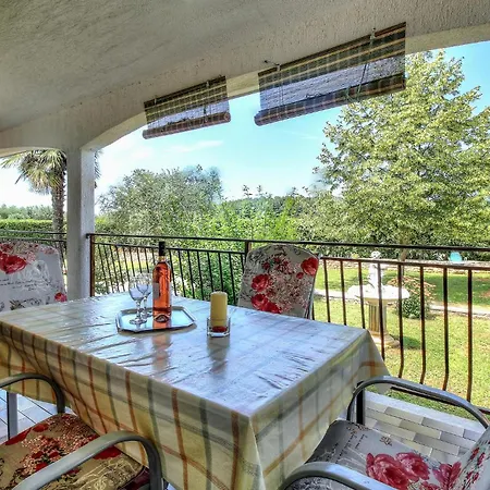 Apartman Apartment Mugeba I *
