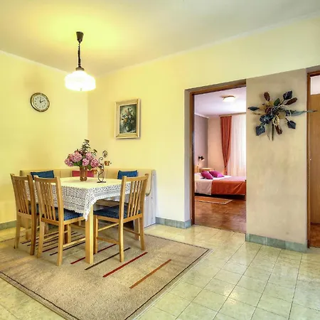 Apartman Apartment Mugeba I *
