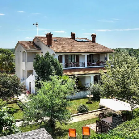 2 Bedroom Beautiful Apartment In Porec