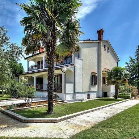 2 Bedroom Beautiful Apartment In Porec Apartment *