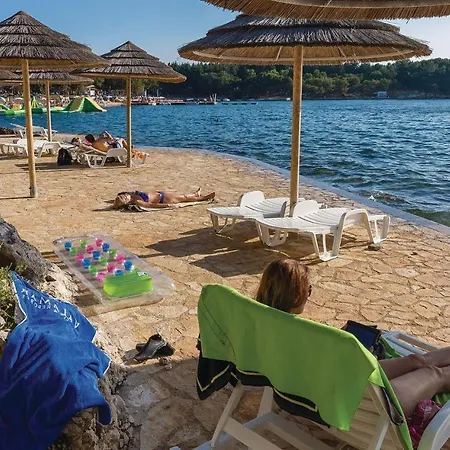 Apartmán 2 Bedroom Beautiful In Poreč