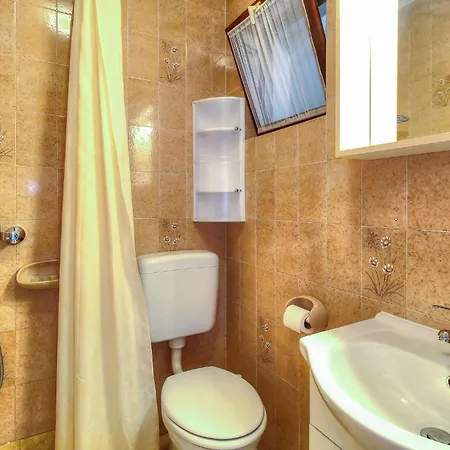 Apartmán 2 Bedroom Beautiful In Poreč