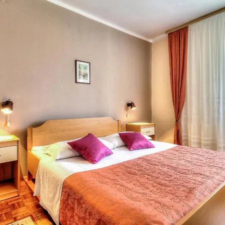 Apartmán 2 Bedroom Beautiful In Poreč
