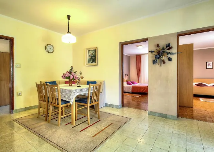 Apartament Mugeba I *
